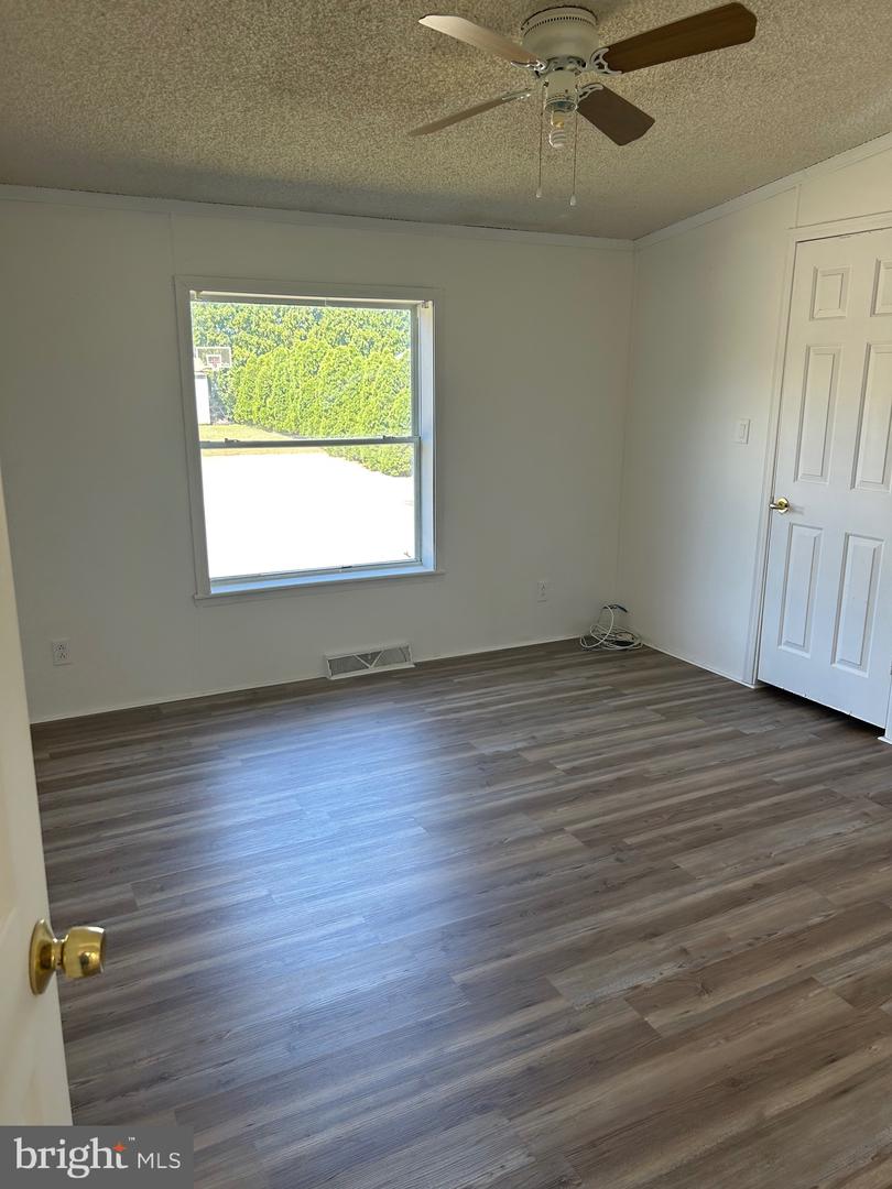 Photo 5 of 23 of 1887 N Delsea #142 mobile home