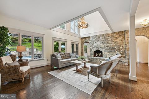 Single Family Residence in McLean VA 1284 Ballantrae Farm DRIVE 14.jpg