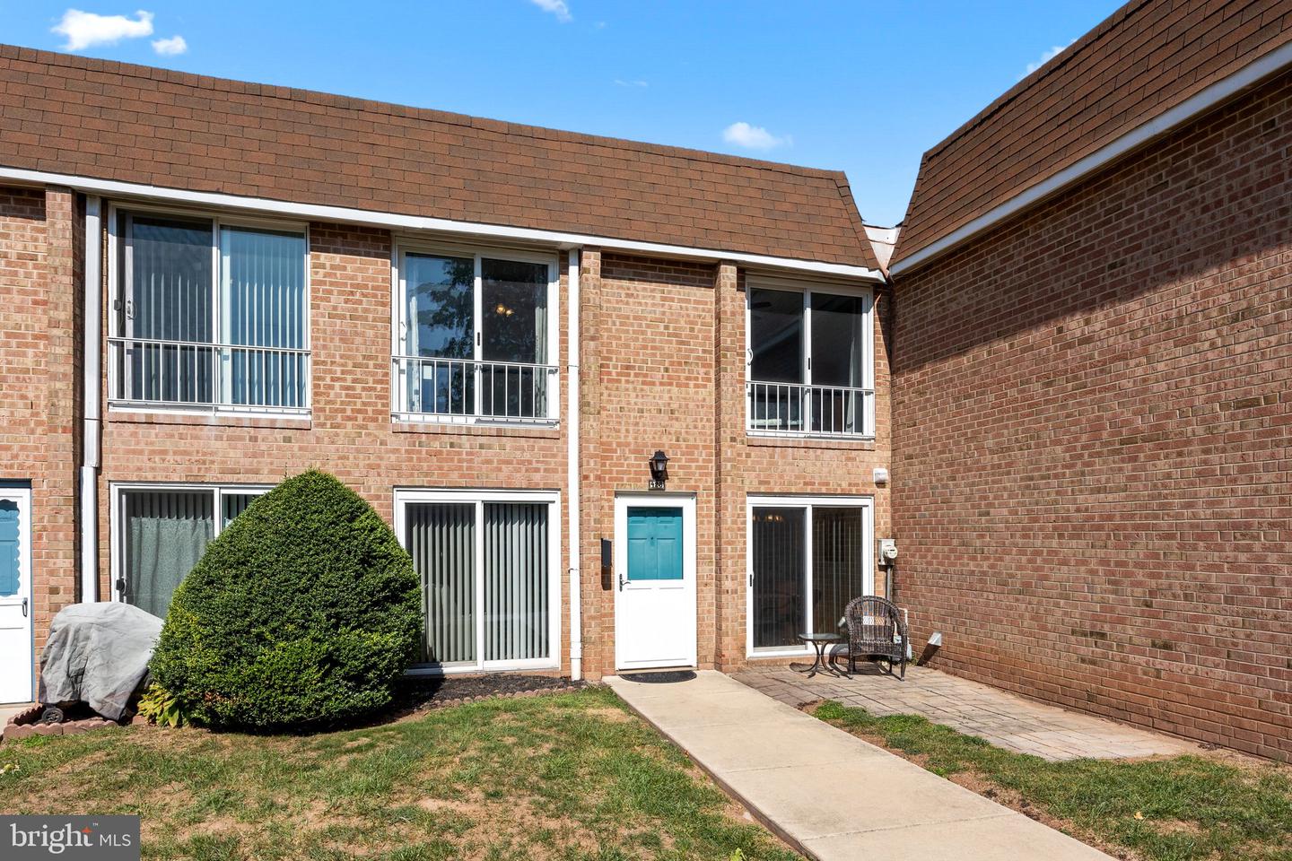 Photo 2 of 25 of 423 Brandywine Ct townhome
