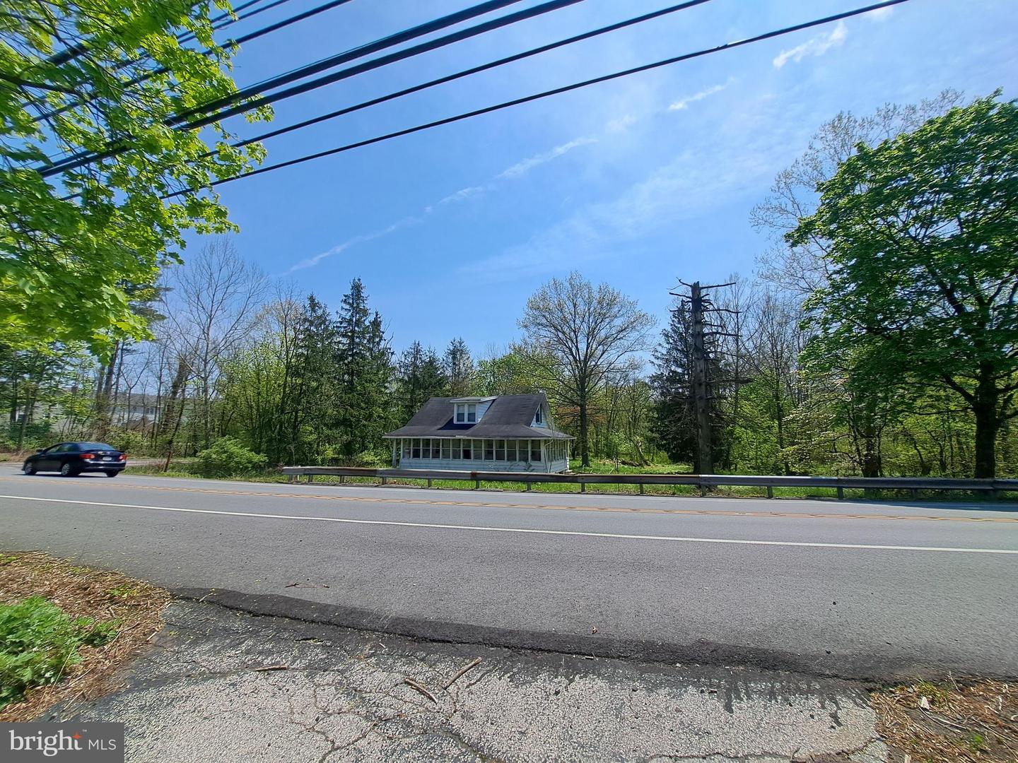 Photo 3 of 15 of 1703 S Collegeville Rd house