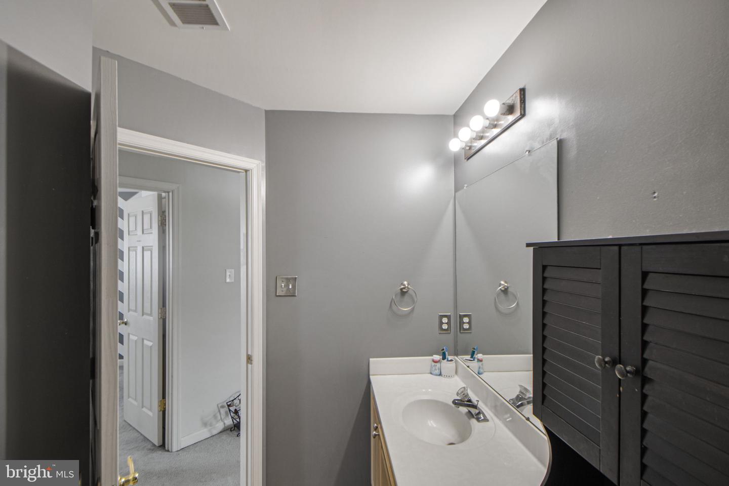 Photo 31 of 62 of 117 Sentry Rdg townhome