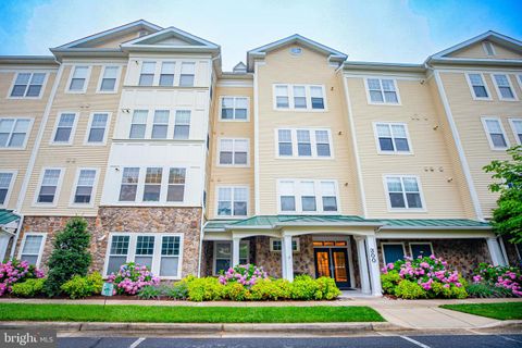 Condominium in Gaithersburg MD 300 High Gables DRIVE.jpg