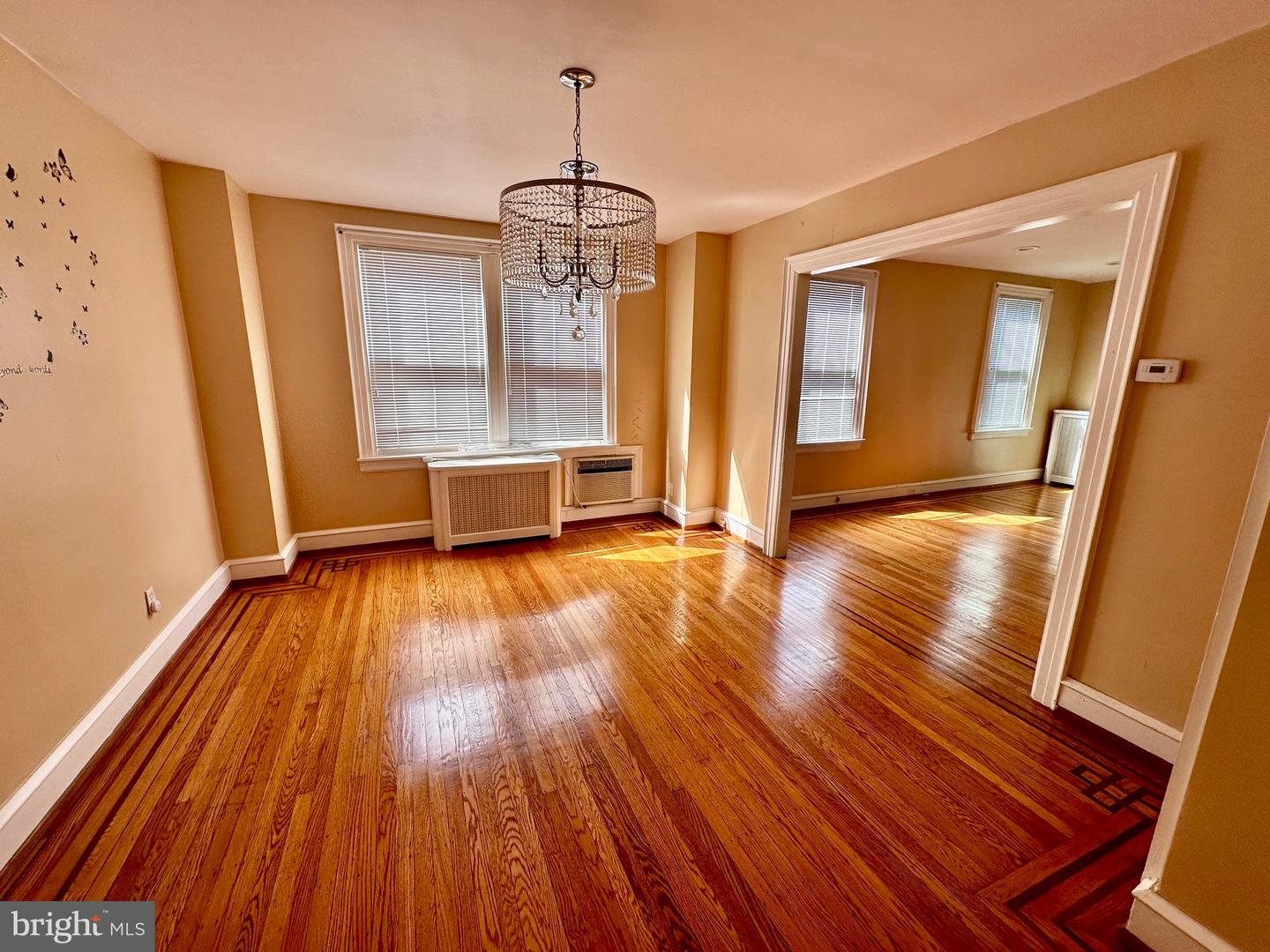 Photo 8 of 19 of 719 Collenbrook Ave multi-family property