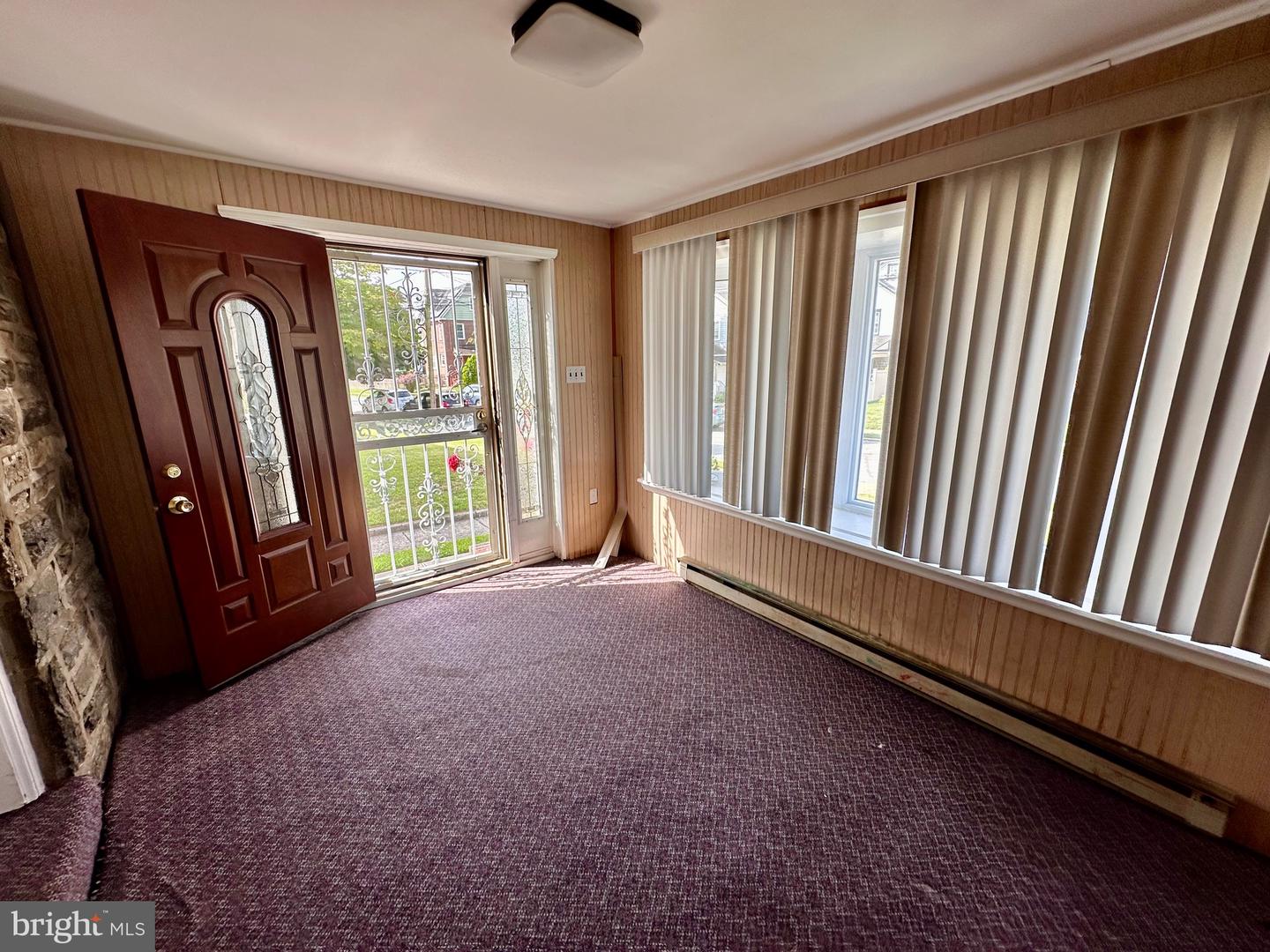 Photo 3 of 19 of 719 Collenbrook Ave multi-family property