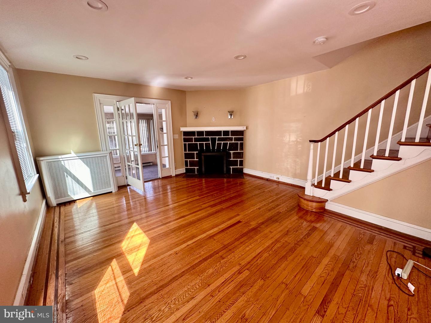 Photo 6 of 19 of 719 Collenbrook Ave multi-family property