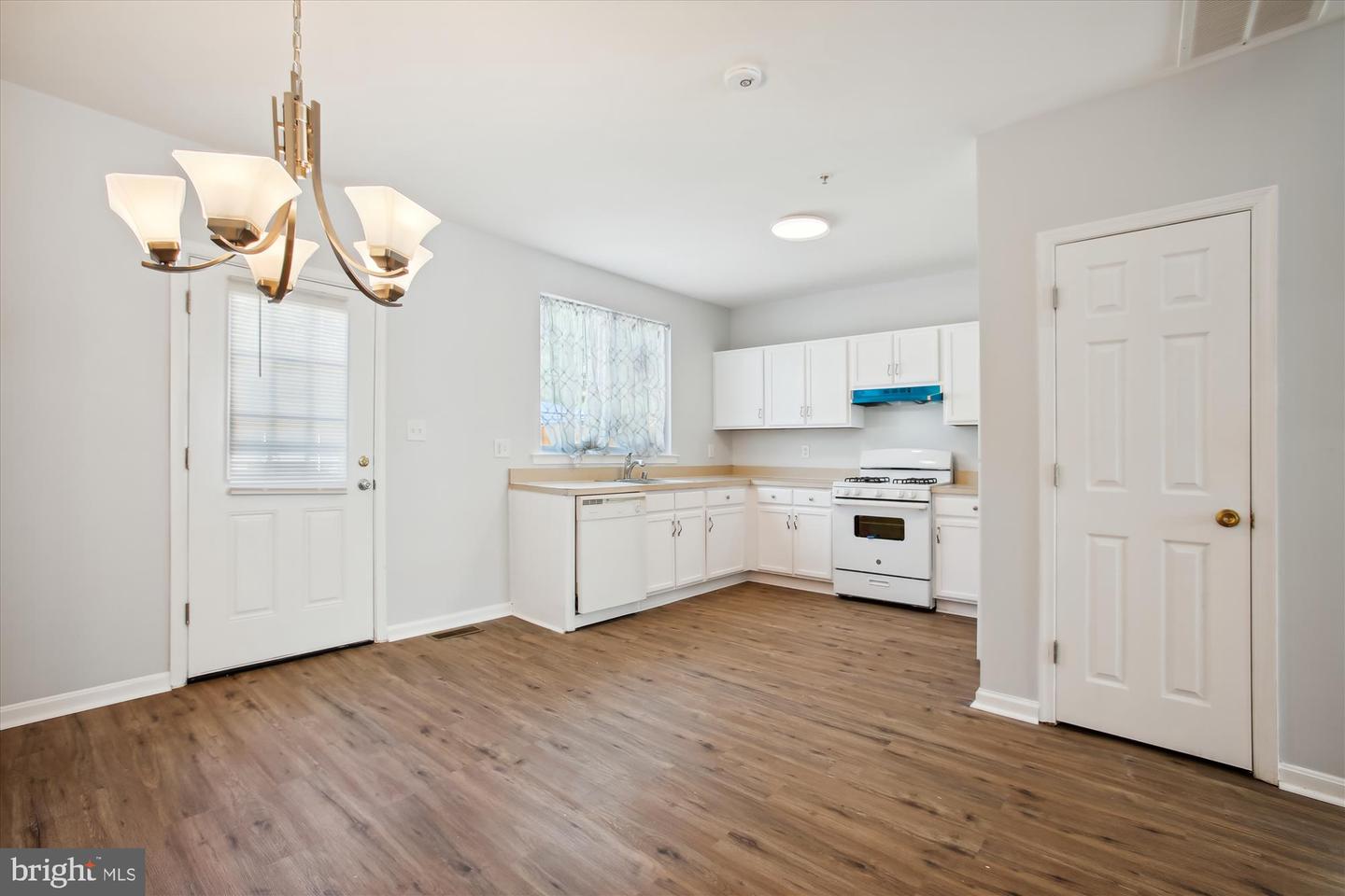 Photo 7 of 20 of 1823 Bruce Pl SE townhome