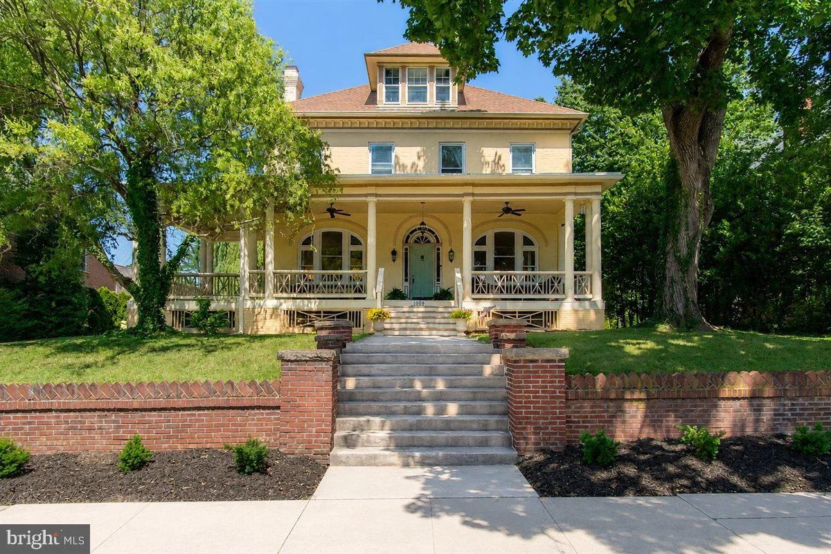 1009 Oak Hill Avenue