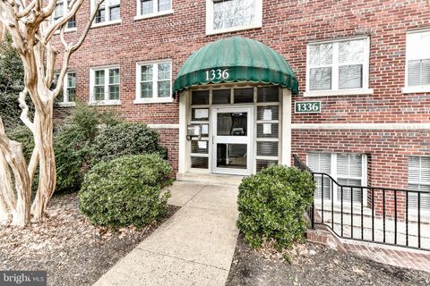 Condominium in Arlington VA 1336 Ode STREET 1.jpg