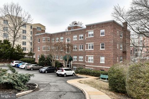 Condominium in Arlington VA 1336 Ode STREET.jpg