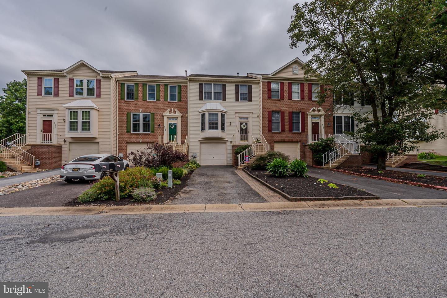 Photo 3 of 41 of 138 Attic Ct townhome