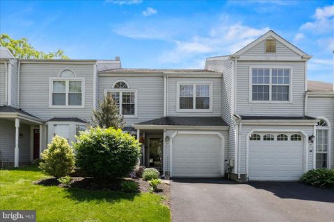 Townhouse in Newtown PA 105 Parkview WAY.jpg