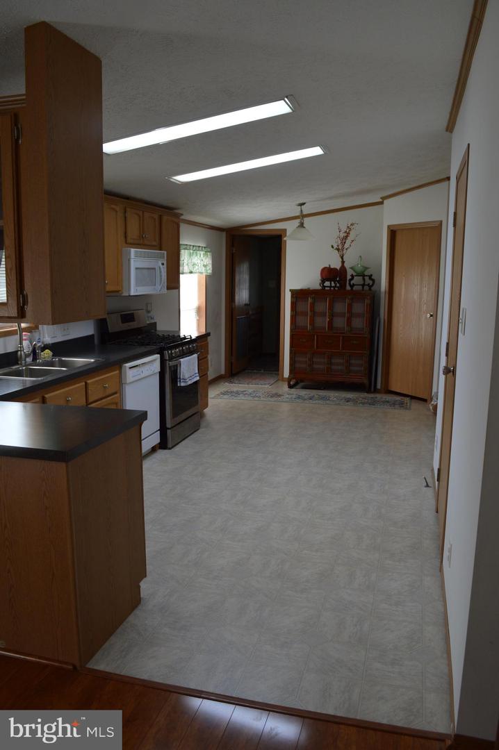 Photo 10 of 43 of 98 Broadwing Dr mobile home