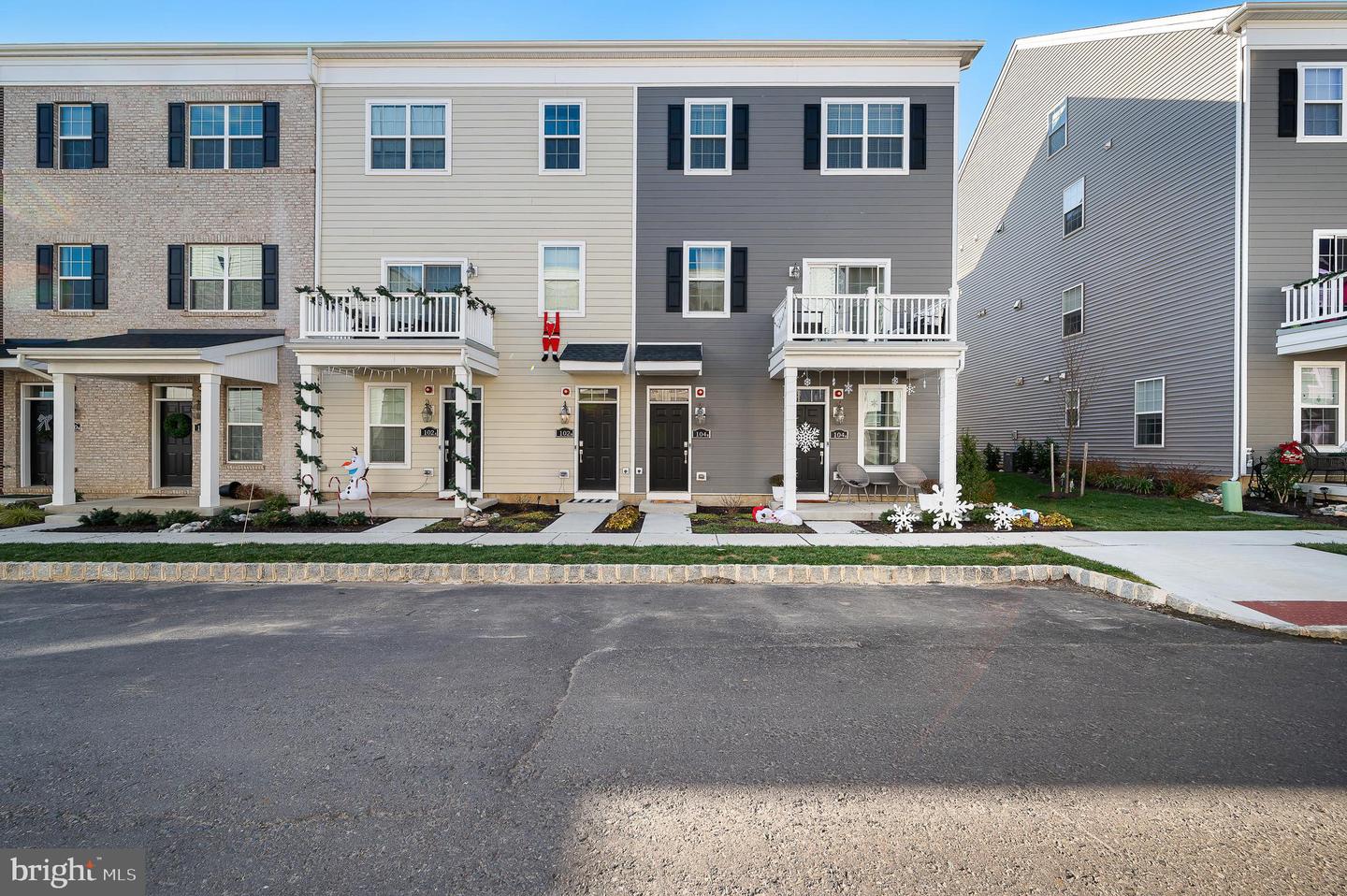 Photo 2 of 41 of 104 B King St multi-family property