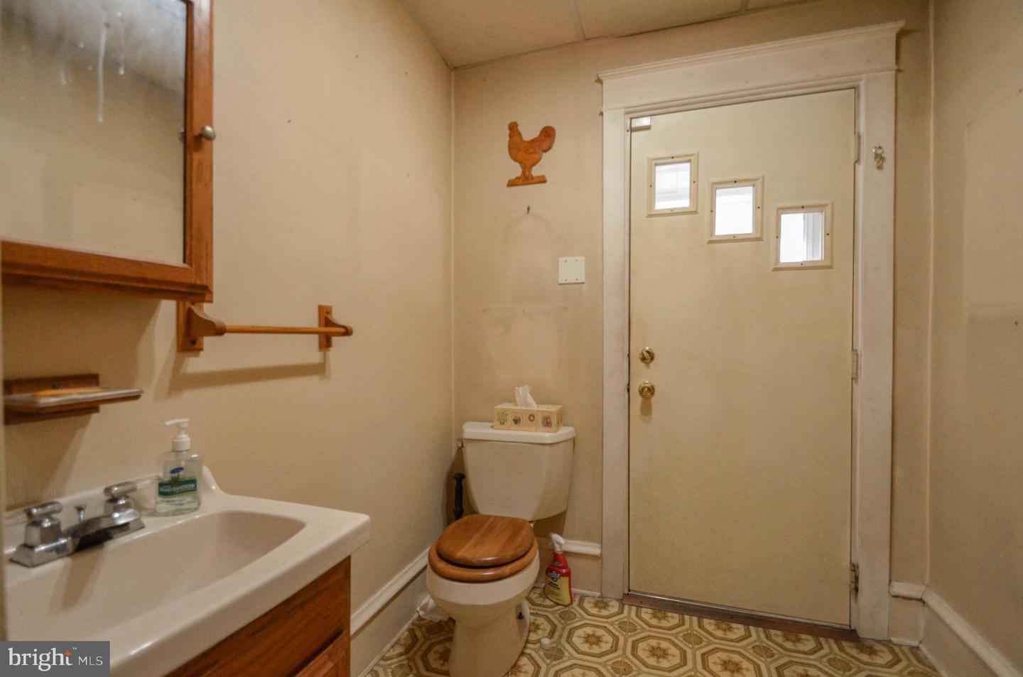 Photo 7 of 16 of 2019 W Tilghman St multi-family property