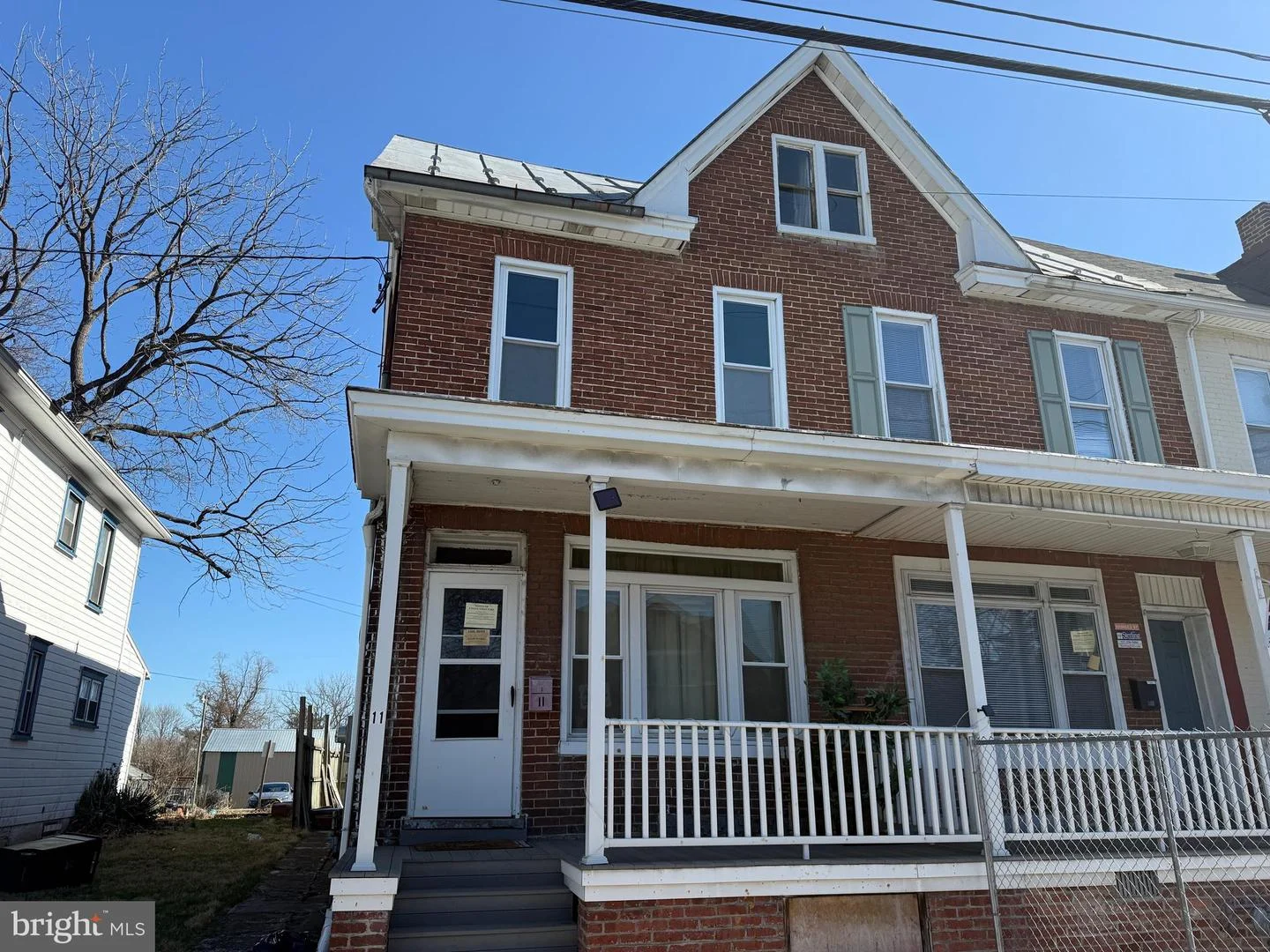 11 S Queen Street S