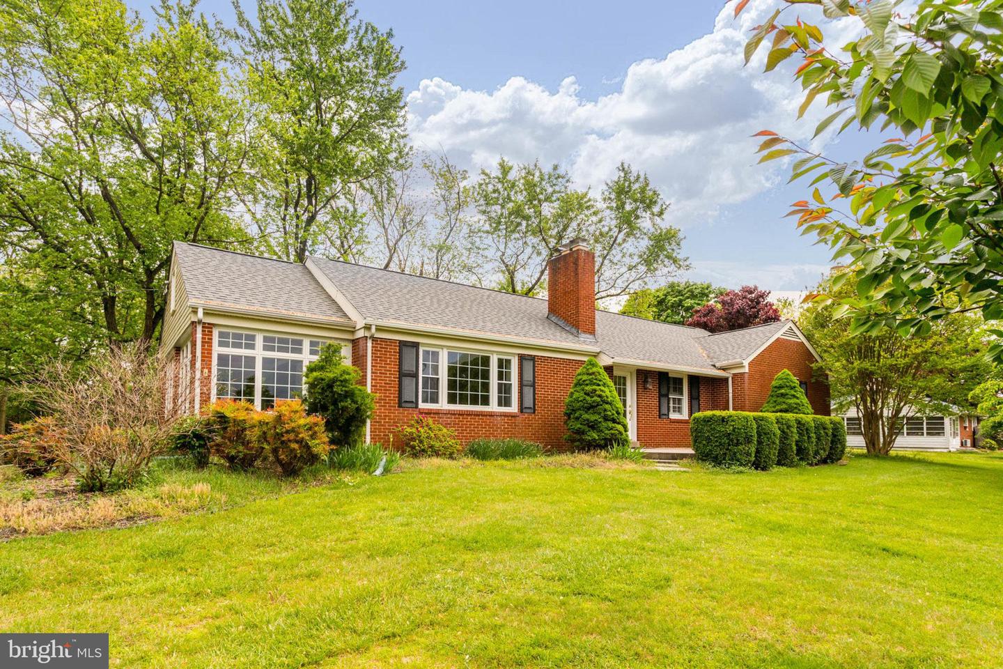 Photo 1 of 52 of 6015 Brooklyn Bridge Rd house