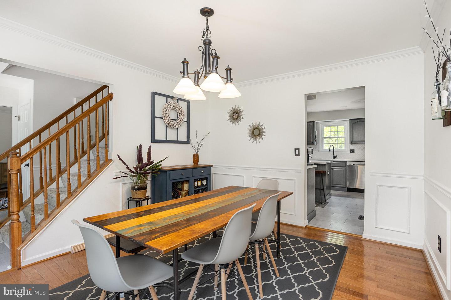 1015 E Macphail