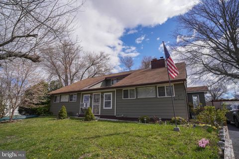 Single Family Residence in Croydon PA 819 Keystone STREET 3.jpg