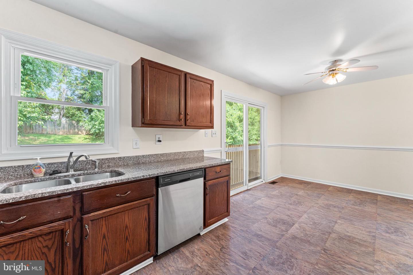 Photo 9 of 31 of 21 Fishback Ct house