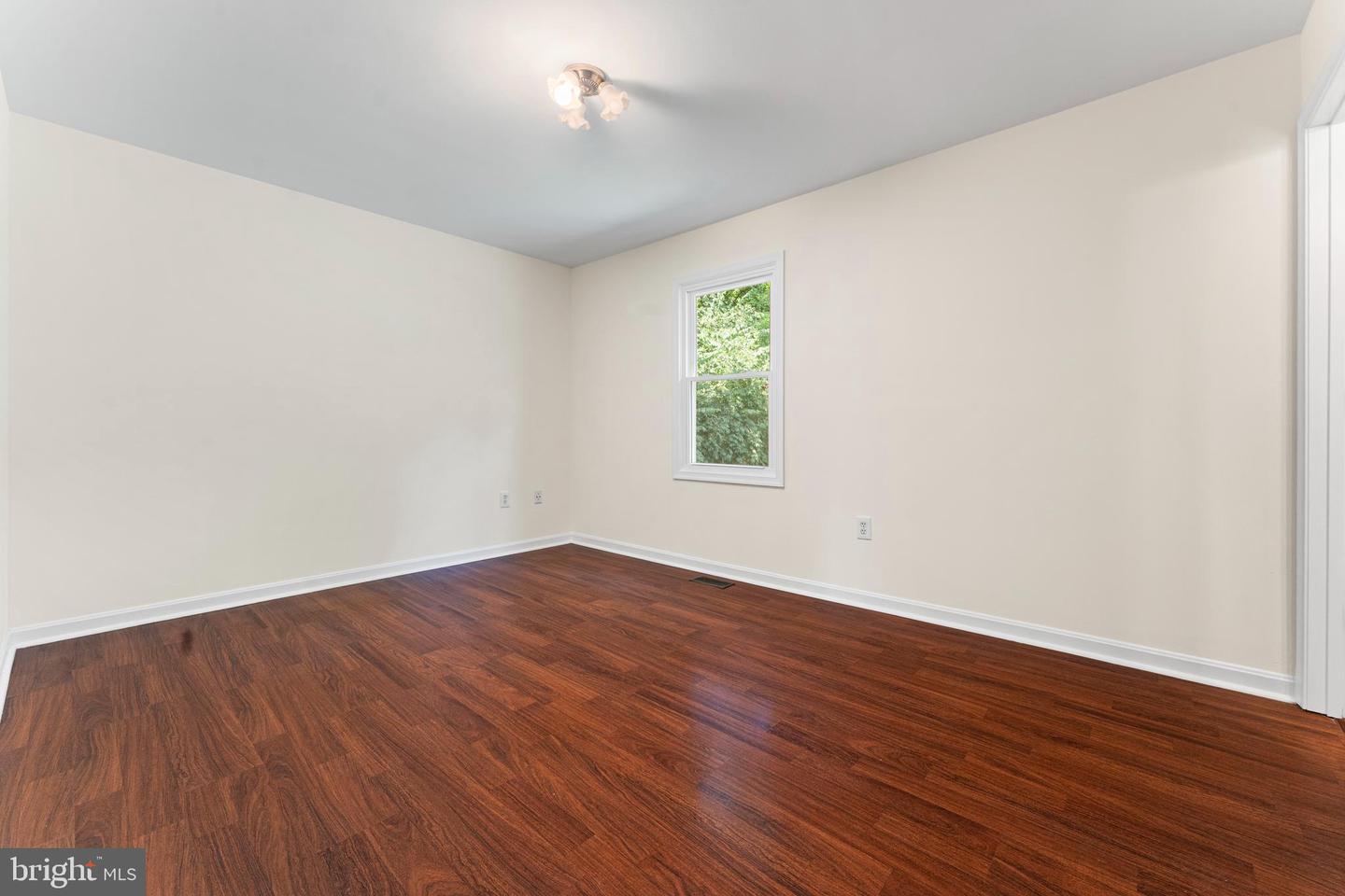Photo 12 of 31 of 21 Fishback Ct house