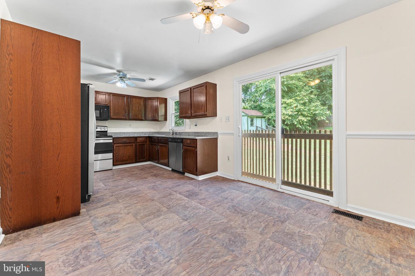Photo 10 of 31 of 21 Fishback Ct house