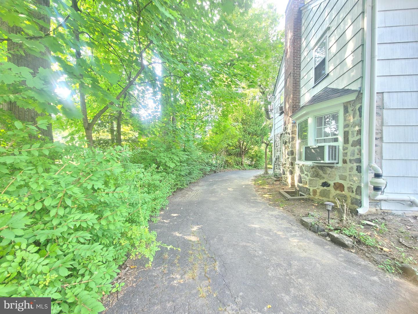 Photo 32 of 41 of 203 S Elmwood Ave house