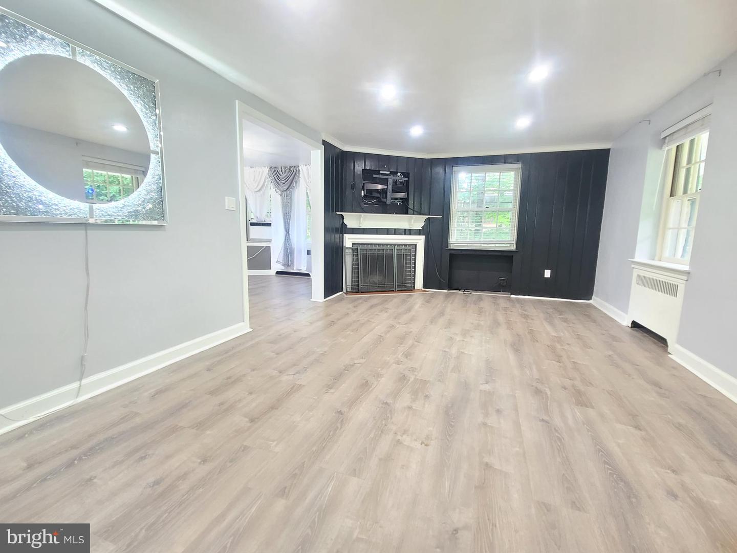 Photo 7 of 41 of 203 S Elmwood Ave house