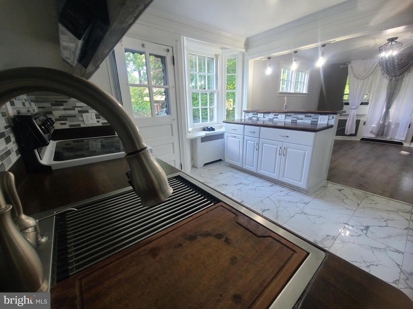Photo 13 of 41 of 203 S Elmwood Ave house