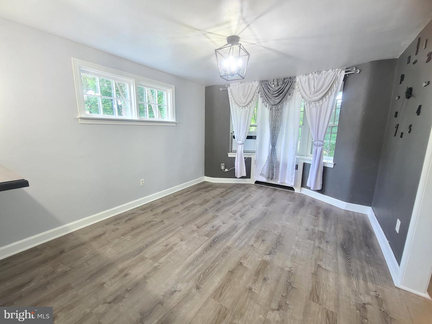 Photo 9 of 41 of 203 S Elmwood Ave house
