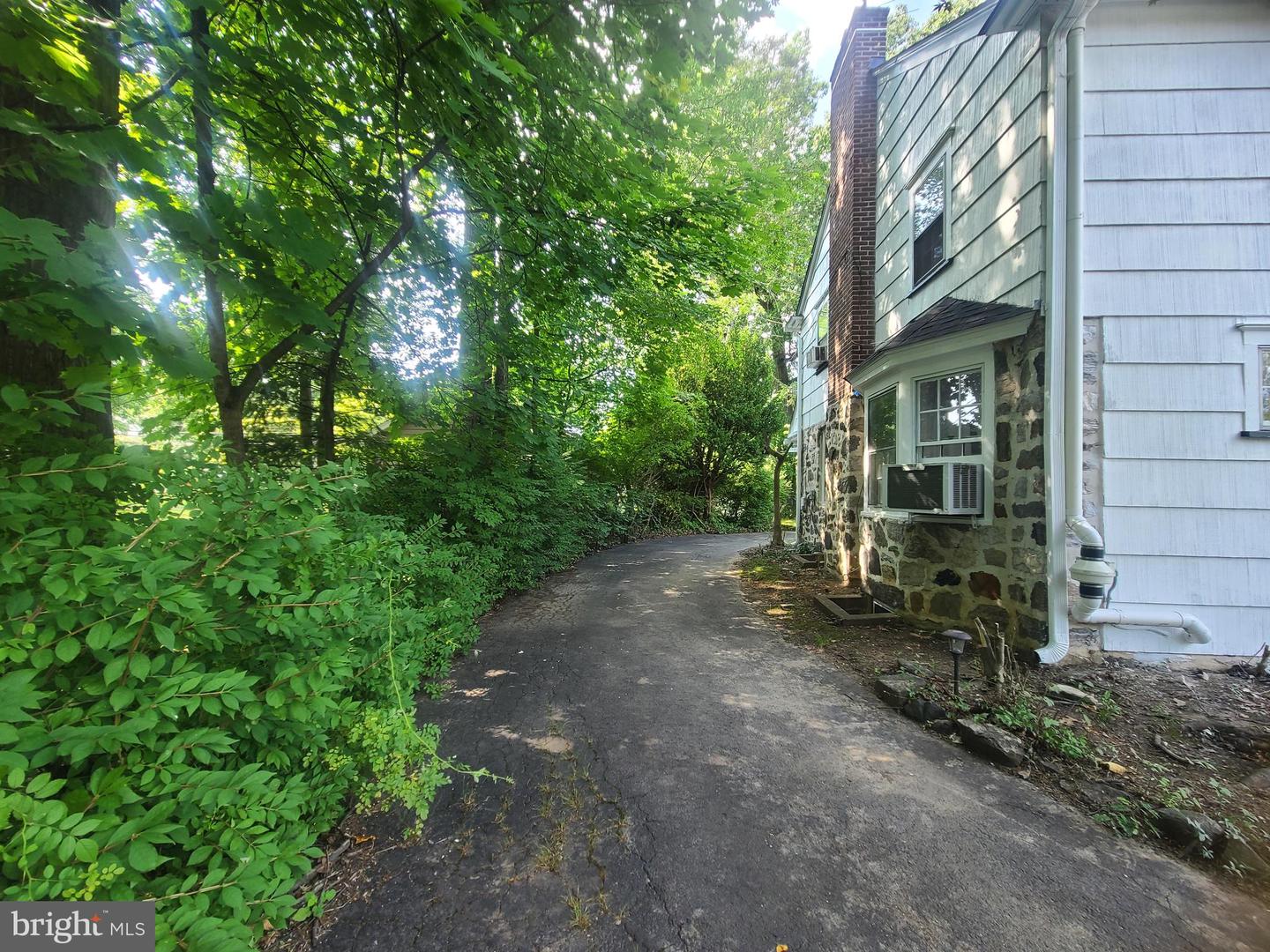 Photo 33 of 41 of 203 S Elmwood Ave house