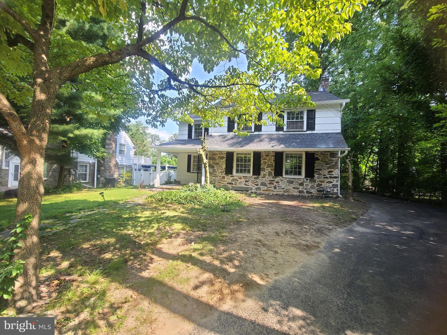 Photo 3 of 41 of 203 S Elmwood Ave house