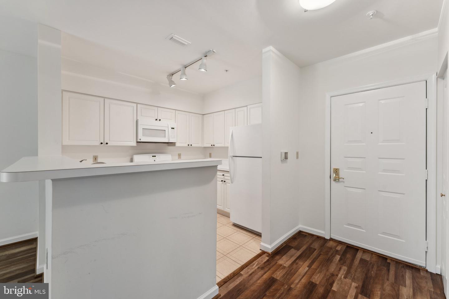 Photo 5 of 33 of 2204 Westcourt Ln #209 condo