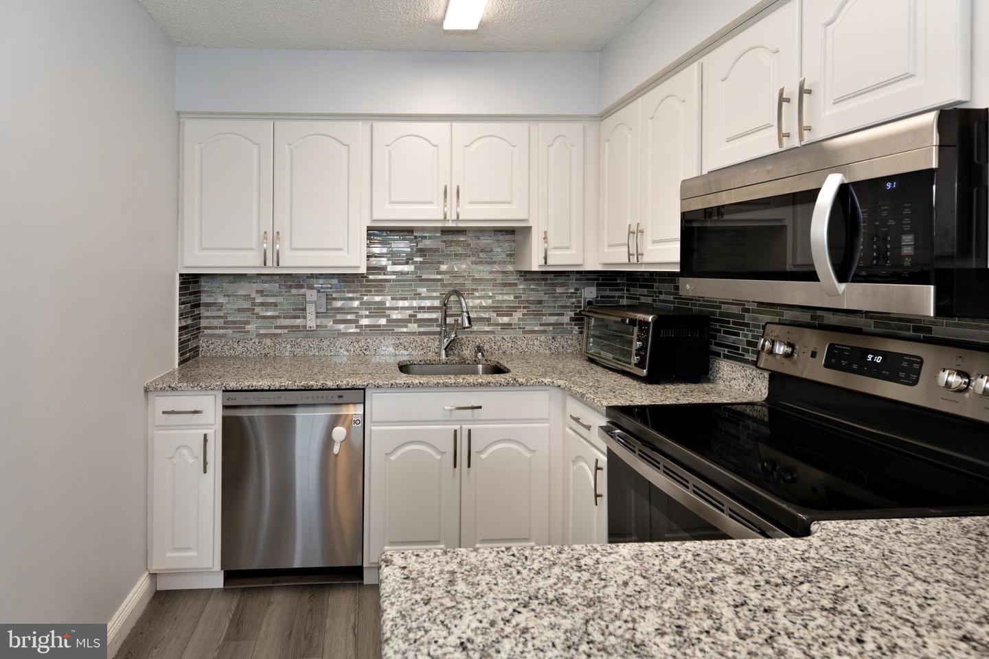 Photo 2 of 17 of 203 Poplar townhome