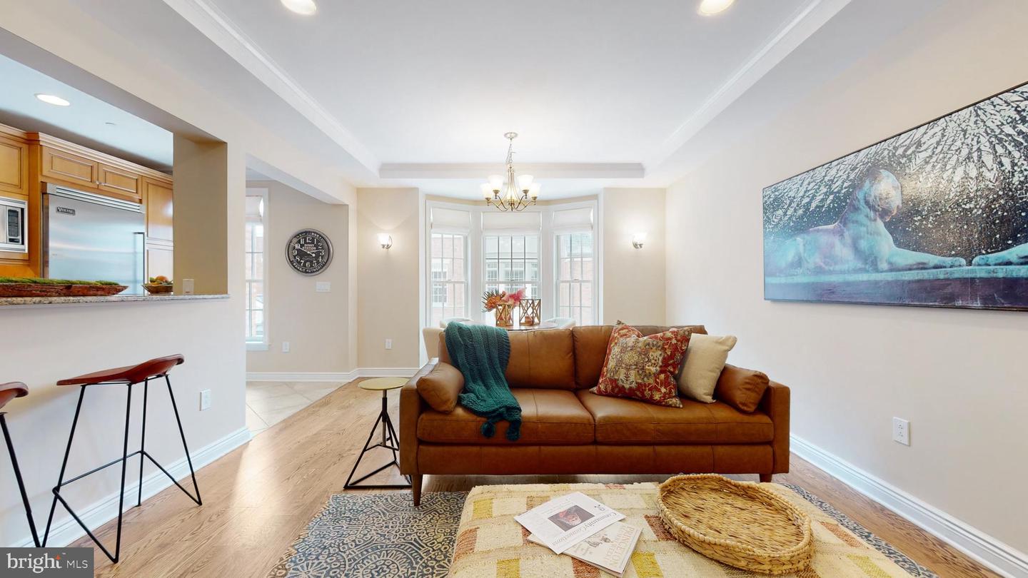 Photo 8 of 29 of 221 Victoria Mews condo
