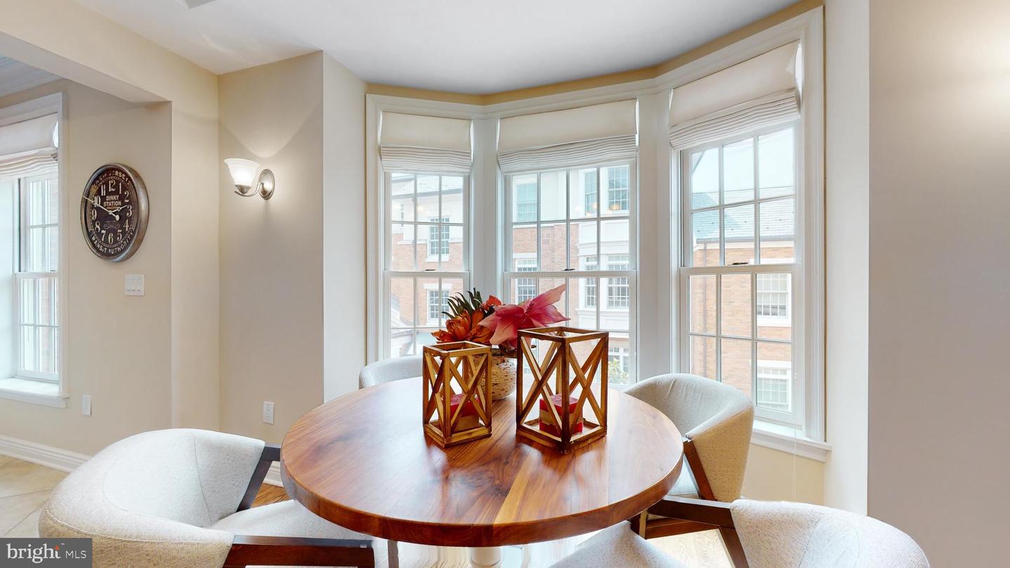 Photo 11 of 29 of 221 Victoria Mews condo