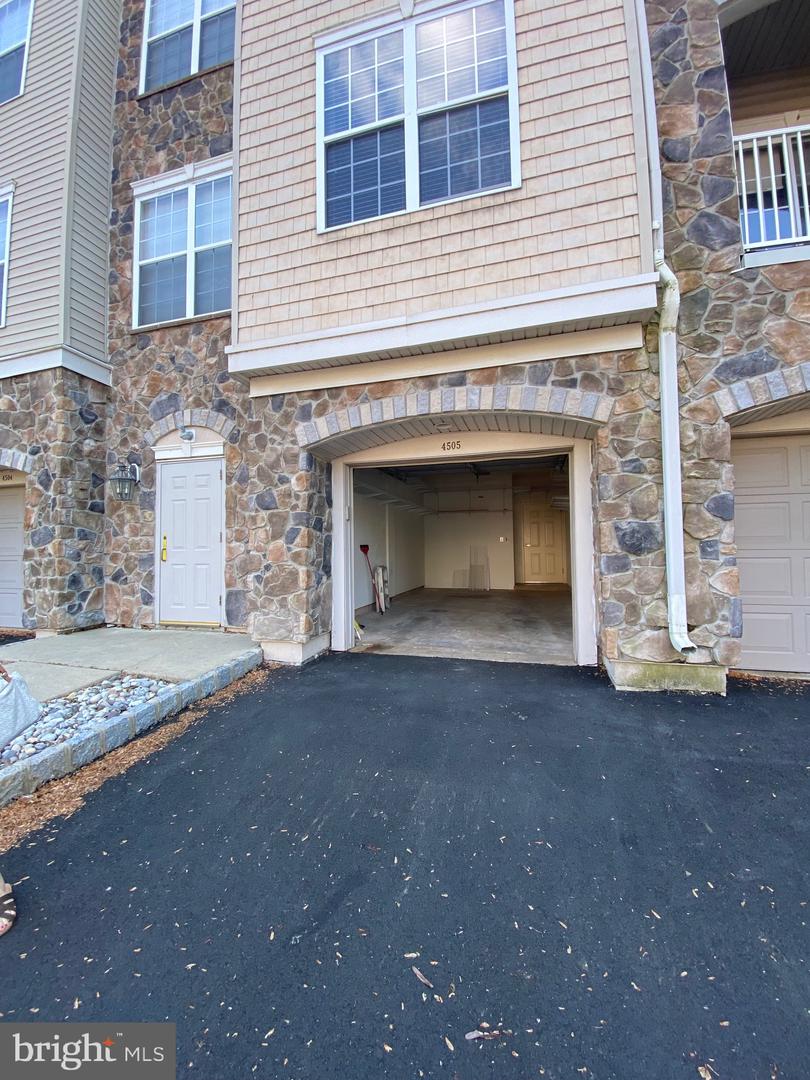 Photo 2 of 46 of 4404 Knox Ct #4404 condo