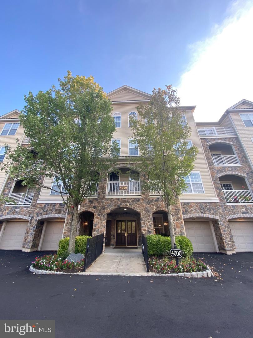 View Warwick, PA 18974 condo