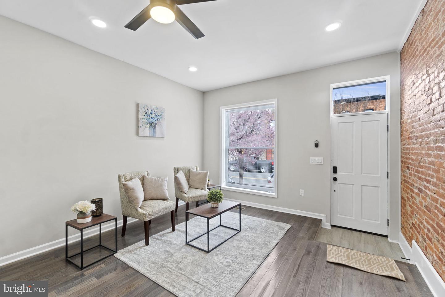 Photo 4 of 25 of 28 N East Ave townhome