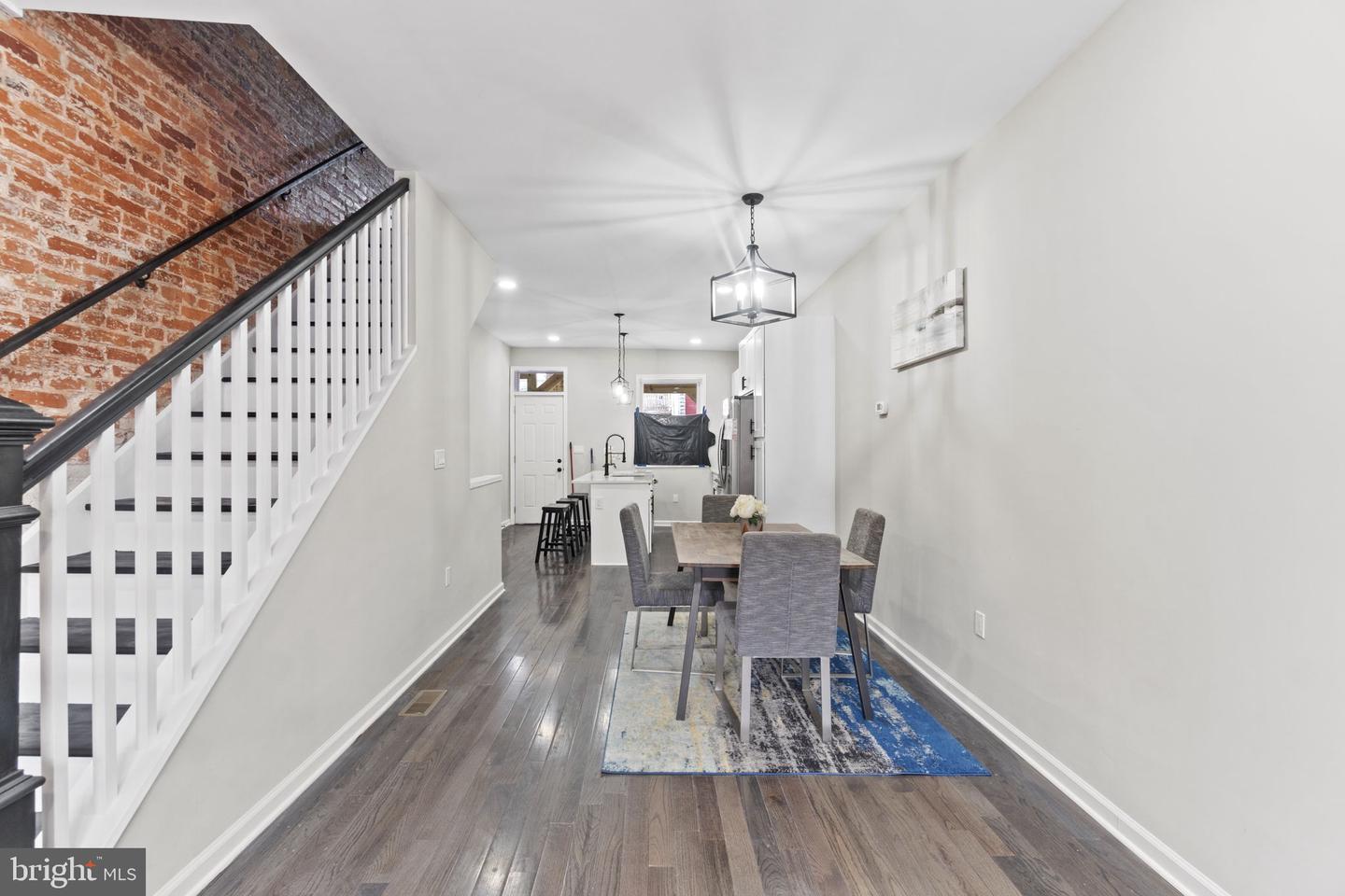 Photo 5 of 25 of 28 N East Ave townhome