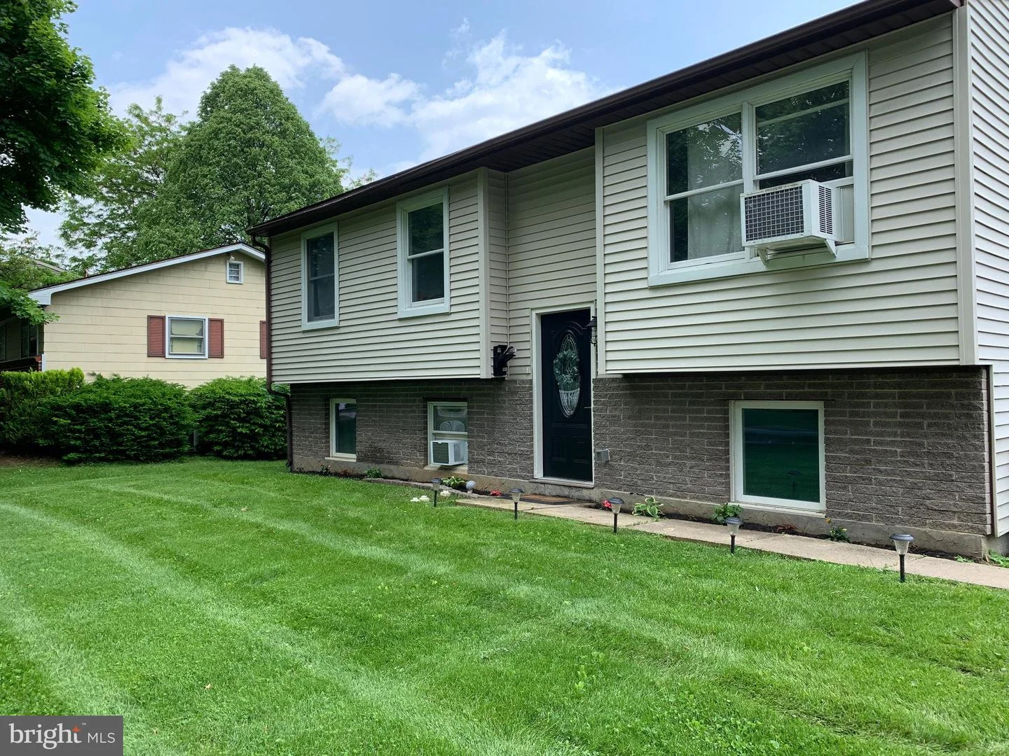 136 W Lytle Avenue