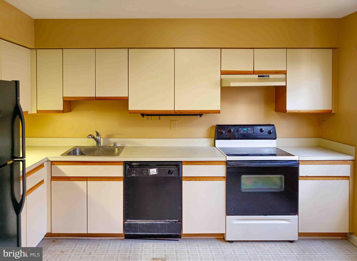 Photo 3 of 36 of 4 Delafield Ct townhome