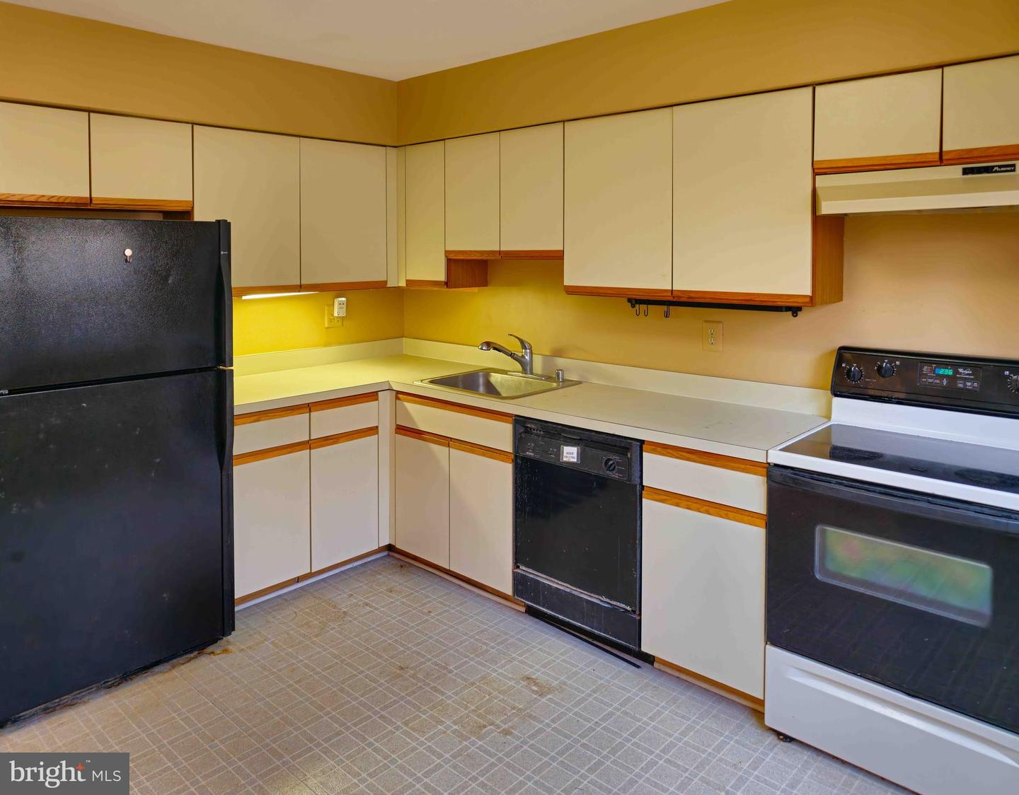 Photo 4 of 36 of 4 Delafield Ct townhome