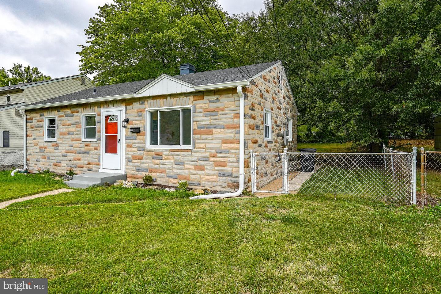 Photo 4 of 29 of 109 Garrett Rd house