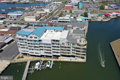 Condominium in Crisfield MD 1 Dock STREET 64.jpg