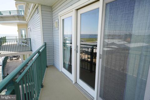 Condominium in Crisfield MD 1 Dock STREET 44.jpg