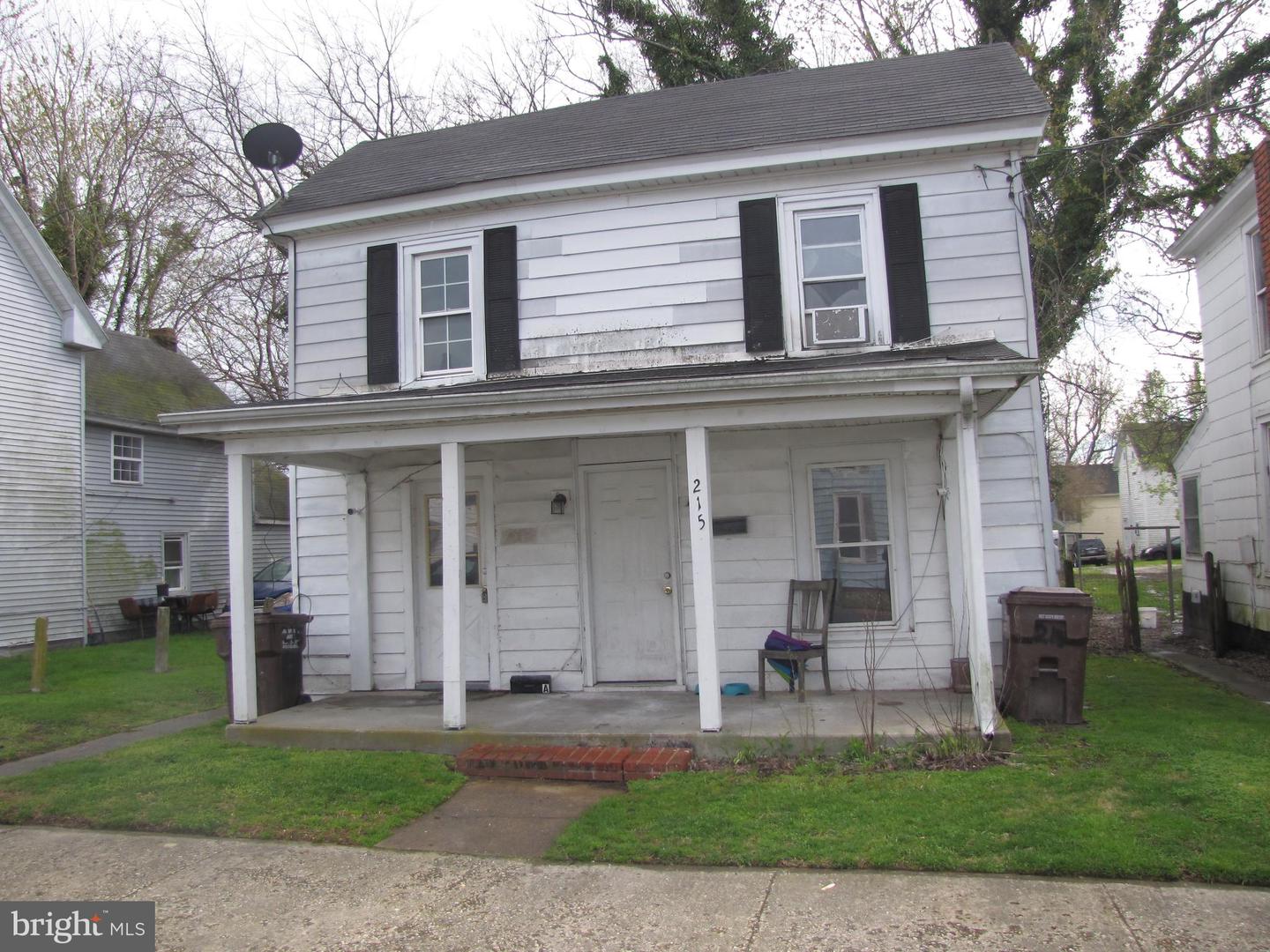 Photo 3 of 16 of 215 Henry St multi-family property