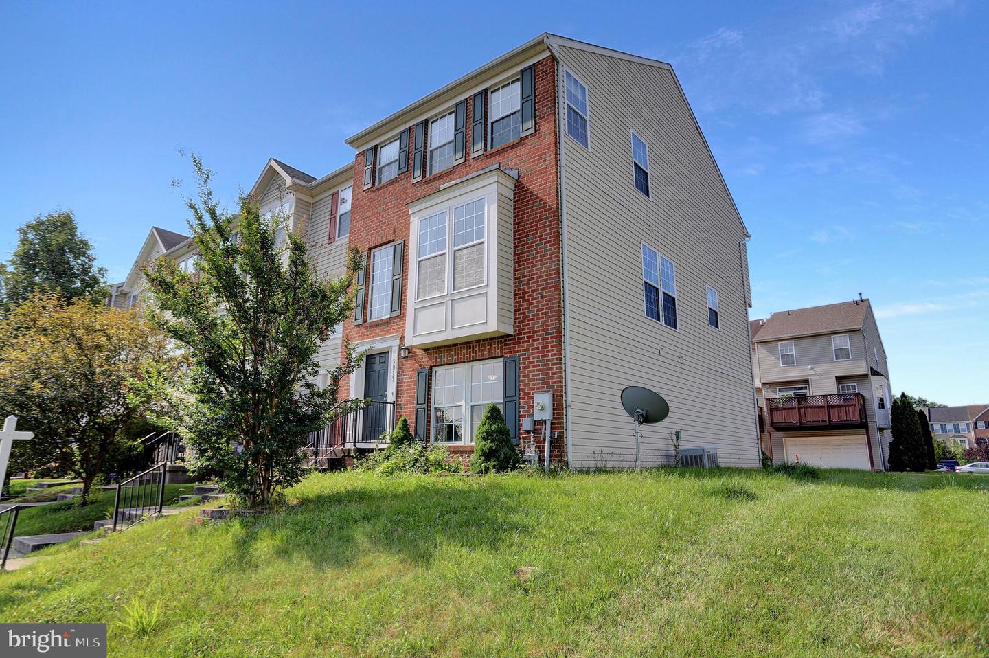 Photo 2 of 36 of 5015 Leasdale Rd townhome
