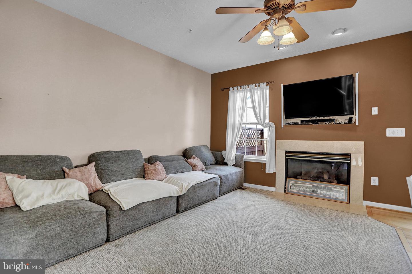 Photo 11 of 36 of 5015 Leasdale Rd townhome