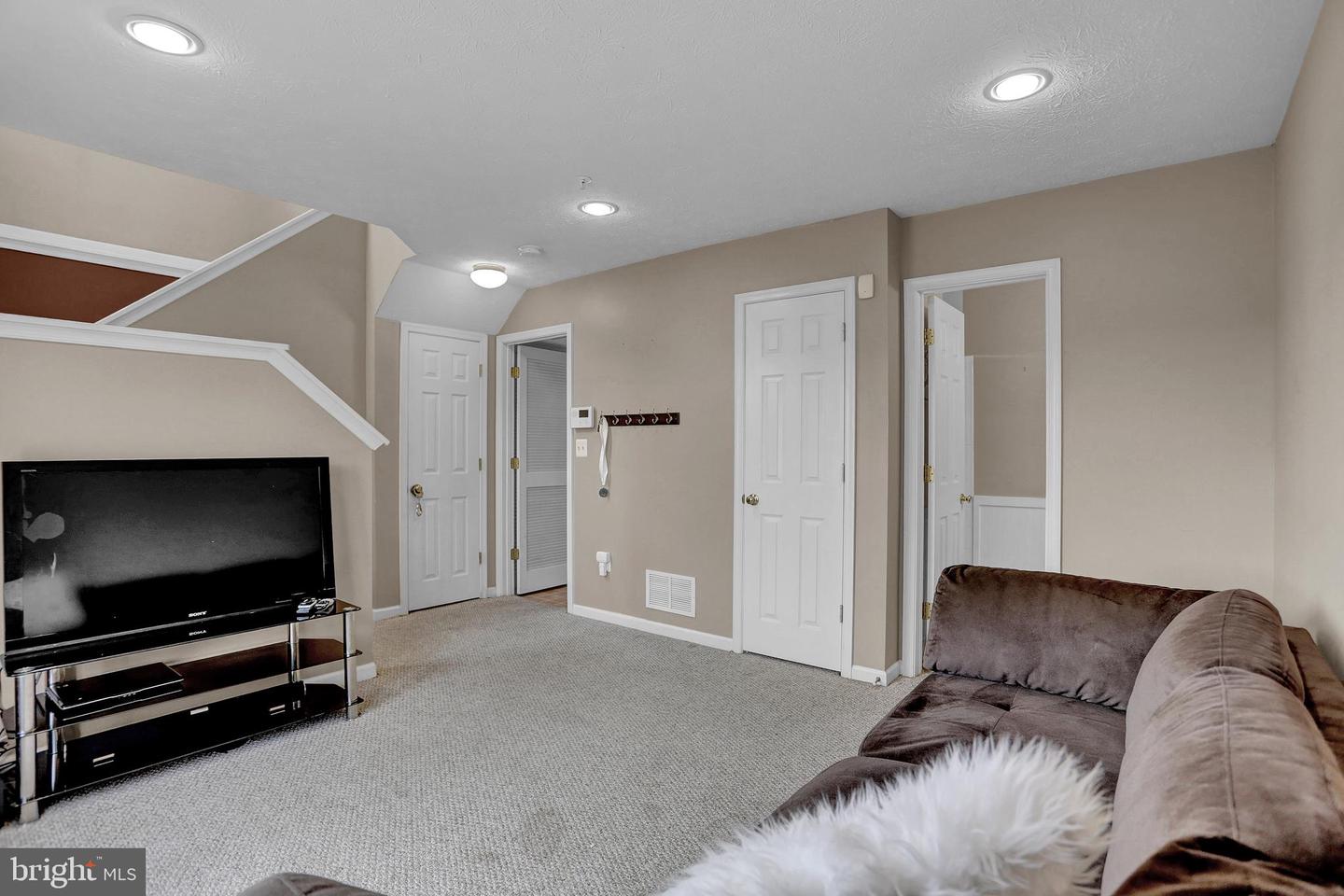 Photo 31 of 36 of 5015 Leasdale Rd townhome