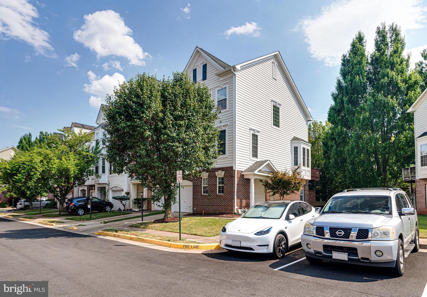 Photo 3 of 51 of 46185 Walpole Ter townhome